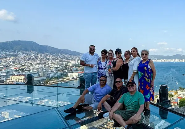 Grupo turístico en el mirador